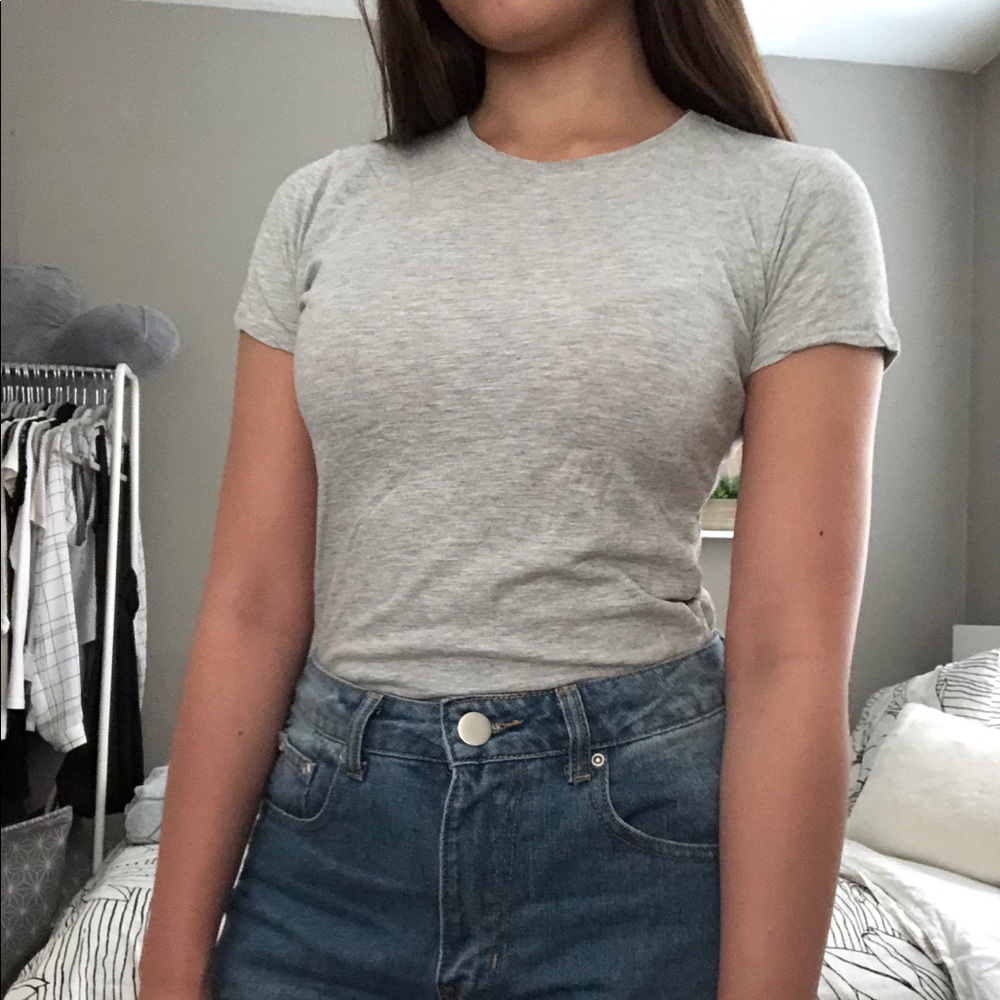 *free with bundle of 2 or more* plain grey tee